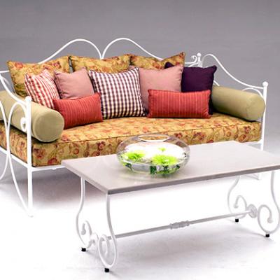 Curly daybed & chess coffee table