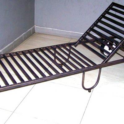 Sunlounger without arms
