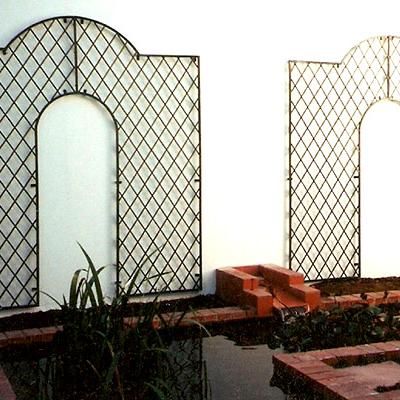 Arched wall trellises